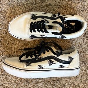 NWOT Skull print old skool comfycush vans